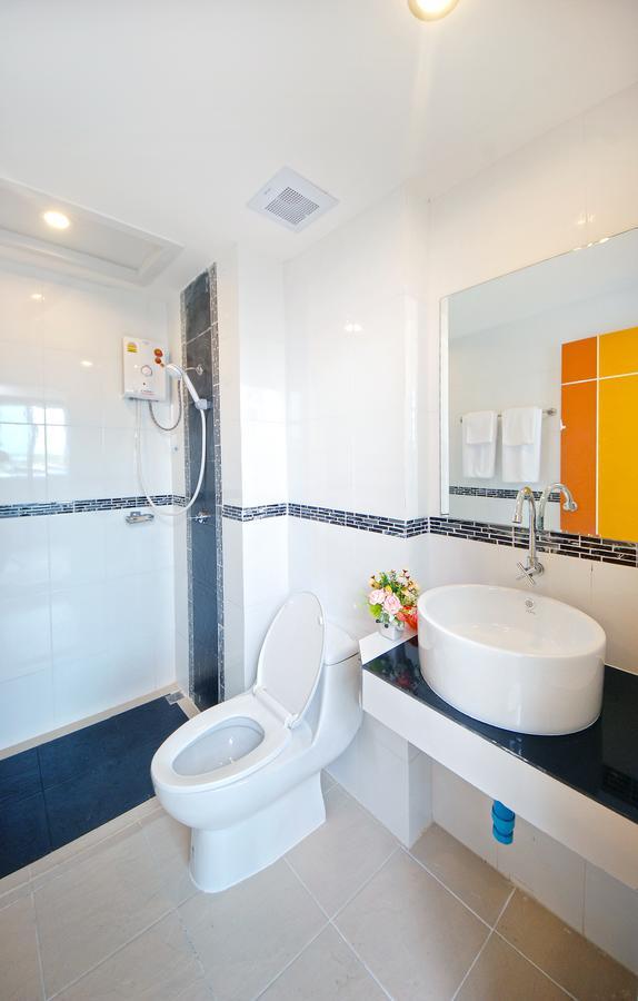 C Tower Hotel Surat Thani Oda fotoğraf